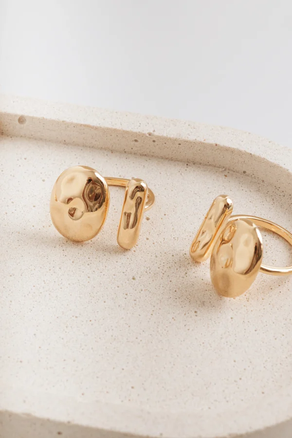 Organic Oval & Bar Ring
