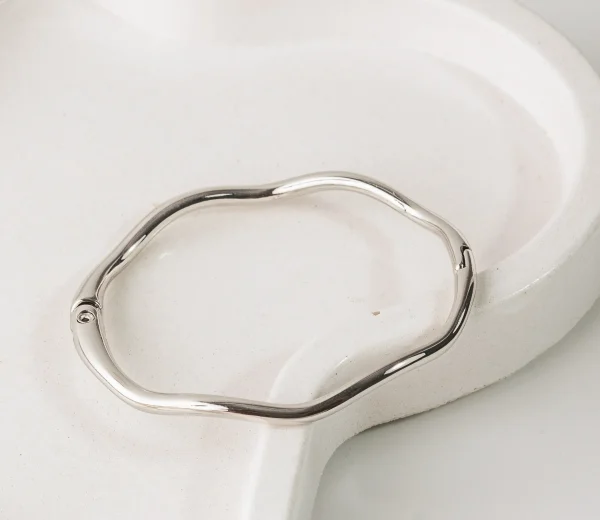 Slim Wave Bracelet